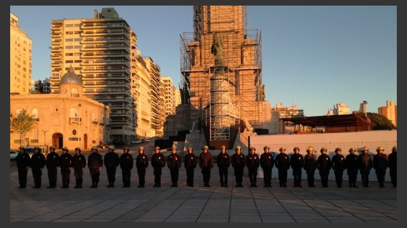 Los bomberos de Rosario celebraron en el Monumento. 