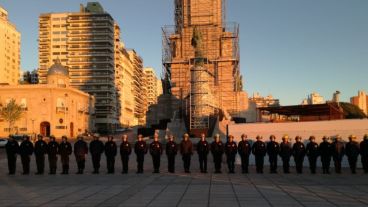 Los bomberos de Rosario celebraron en el Monumento.