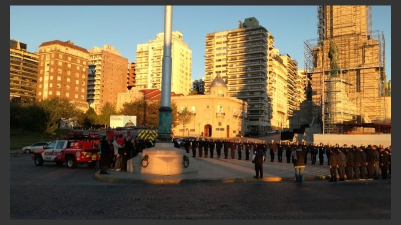 Los bomberos de Rosario celebraron en el Monumento. 