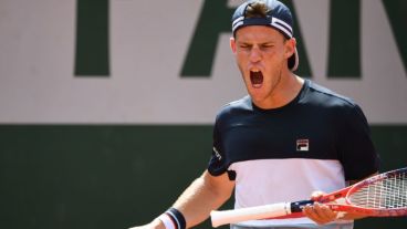 El Peque festejó con todo su triunfo en París.