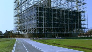 La estructura metálica de 39 metros de alto del Museo.