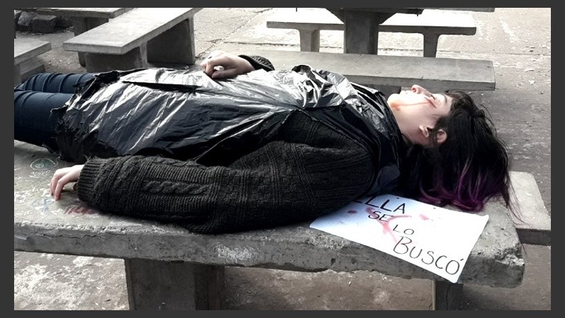 La recreación de las situaciones de violencia de género que dispararon el debate en el Complejo Gurruchaga.