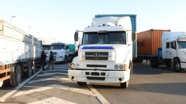Con un paro en puertas, los propietarios de camiones salieron a la calle.