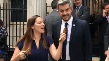 "Felicitaciones por el ajuste", ironizó la mujer.