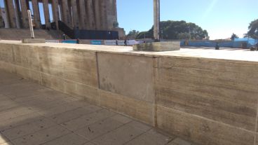 Placas de mármol rotas.