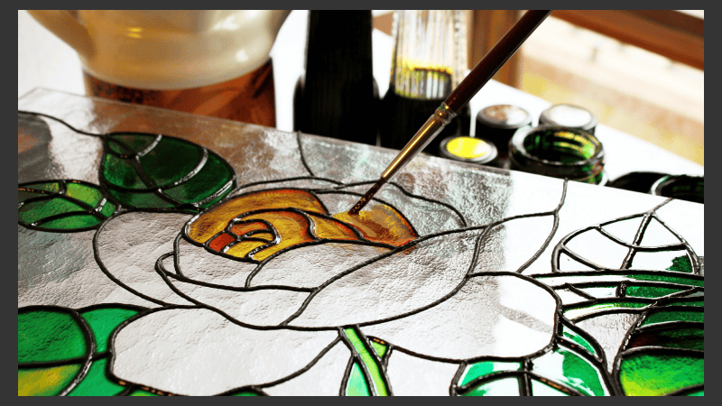 La imitación de vitraux puede ser utilizada para las ventanas, la puerta principal y todo lo que se te ocurra decorar así.