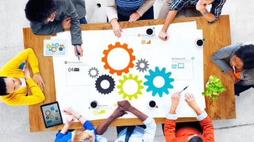 La idea central de este modelo es dar sentido al aprendizaje, en lugar de transmitir lecciones teóricas.