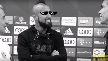 El chileno Vidal chicaneó a Messi desde un canal brasileño.