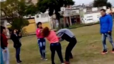 Se pelean, se graban y lo difunden. También generan debates.