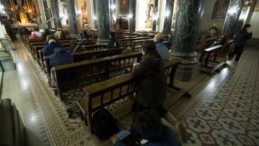 Cadena de oración el una de las iglesias de la ciudad.