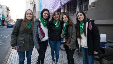 En la Facultad de Entre Ríos al 700 se sigue con expectativa el debate en el Congreso.