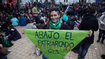 En la Facultad de Entre Ríos al 700 se sigue con expectativa el debate en el Congreso.