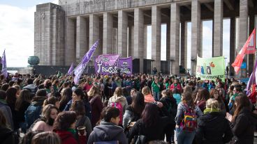 Los festejos continuaron en el Monumento a la Bandera.