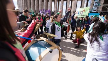 Los festejos continuaron en el Monumento a la Bandera.
