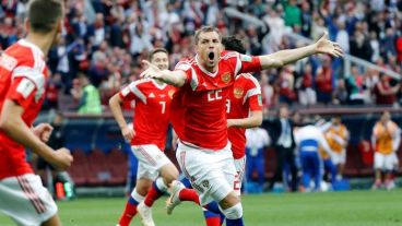 Rusia abrió el Mundial en su casa con una goleada.