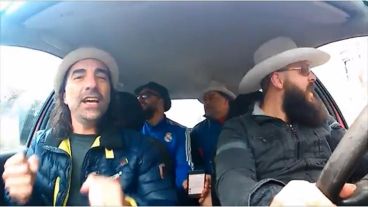 Los Testones alentando a la selección con música.