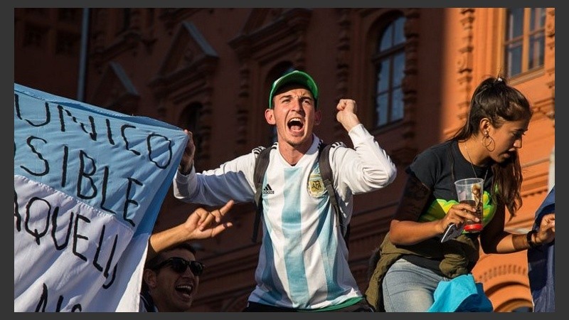 El reclamo de los hinchas se escuchó fuerte en Moscú. 