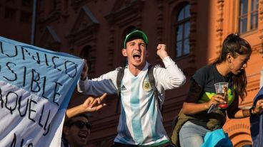 El reclamo de los hinchas se escuchó fuerte en Moscú.