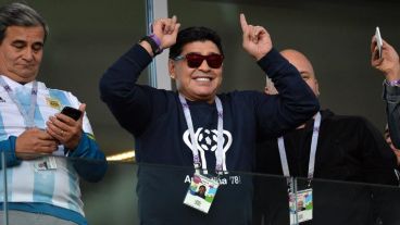 Diego estuvo en la cancha alentando a la selección.