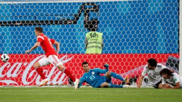 Cheryshev festeja el suyo. Los rusos, con gran poder de gol.