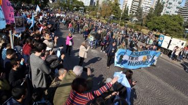 Los ex combatientes encabezaron el desfile y ofrecieron un momento de unidad.