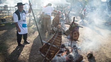 Asadores a la estaca presentes en este día de festejos.