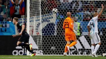 Rakitic sentenció la goleada sobre el final.