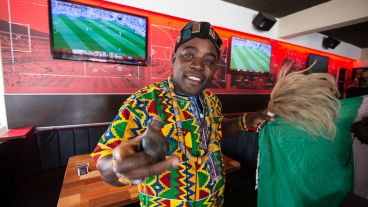 La victoria de Nigeria se vivió en un bar de Pellegrini.