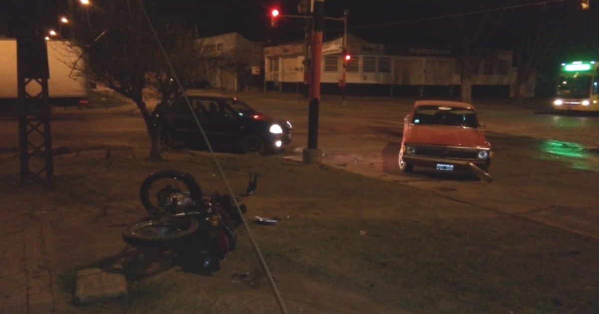 Choque entre un auto y una moto terminó con un joven muerto | Rosario3
