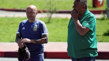 Sampaoli y Tapia se reunieron. El DT sigue al menos hasta el martes.