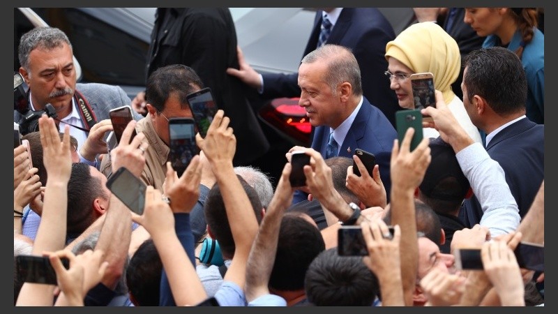El 18 de abril pasado, Erdogan convocó a estas elecciones un año y medio antes de lo pautado.