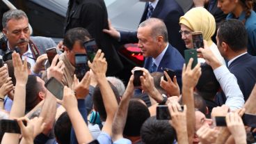 El 18 de abril pasado, Erdogan convocó a estas elecciones un año y medio antes de lo pautado.