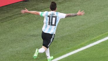 El rosarino controló y definió como el crack que es.