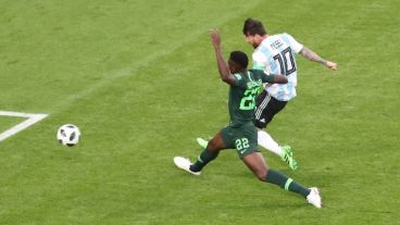 El rosarino controló y definió como el crack que es.