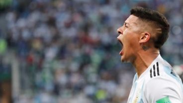 Rojo gritando su gol con toda el alma.