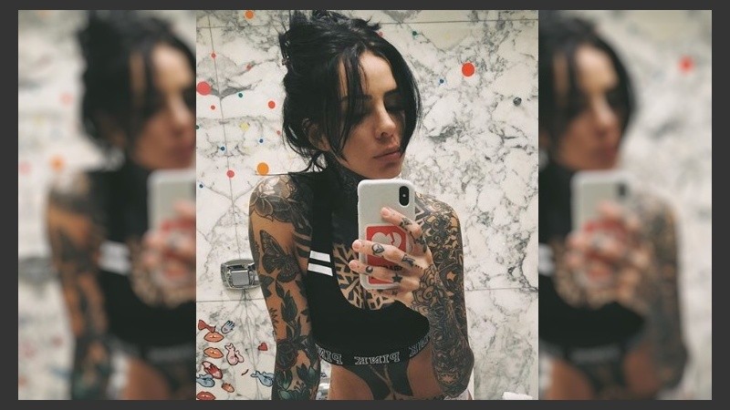 Cande pasó por la peluquería para jugar con el color.