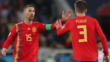 Ramos y Piqué. El de Real Madrid pidió confianza.