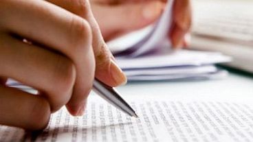 El uso de A4 para ahorrar papel.