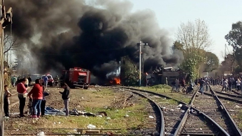 El humo se extendió a toda la zona y generó alarma.