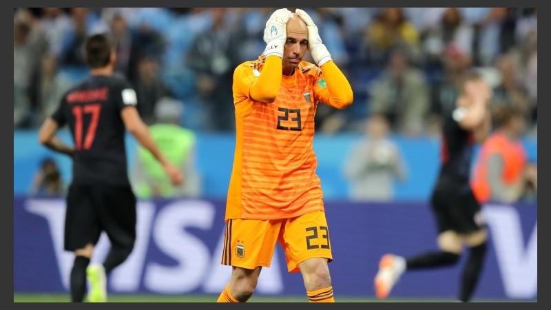 Caballero sufre por su error.