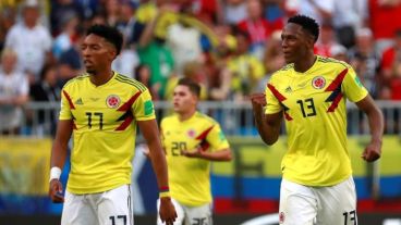 Mina celebra su gol, el que le da el pase a octavos a Colombia.