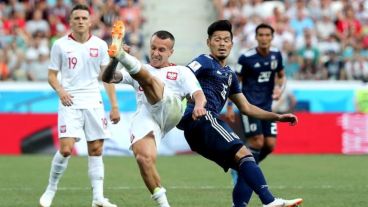 Polonia ganó, pero se queda afuera.