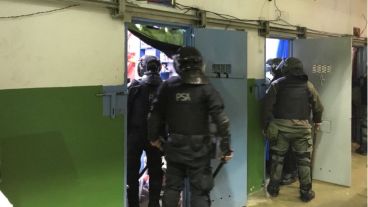 También se realizaron operativos en las cárceles de Resistencia y Rawson.