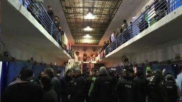 Piñero saturada de uniformados.