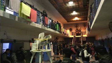 Piñero saturada de uniformados.