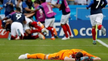 Armani sufre la alegría francesa. Fin del sueño.