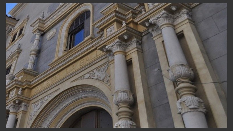 Escándalo en el colegio de Mendoza y Alem. 