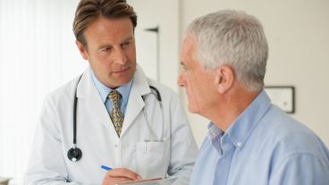 Los pacientes siguen más los consejos de los médicos que tienen desde hace años.