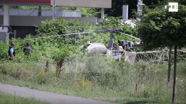 El helicóptero fue hallado incendiado en un descampado.