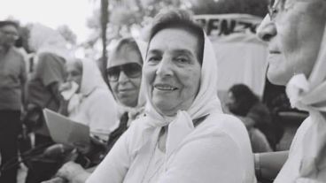 Se fue otra madre de la plaza.